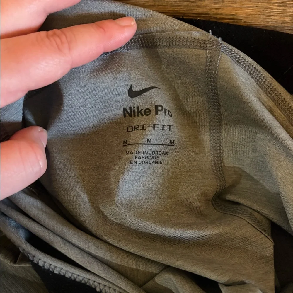 Nike Pro 365 Women's High-Waisted 7/8 Mesh Panel Leggings Size M - Picture 7 of 8